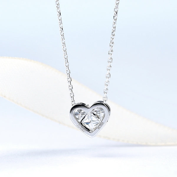 18K Gold Heart-Shaped Diamond Bezel Setting Necklace