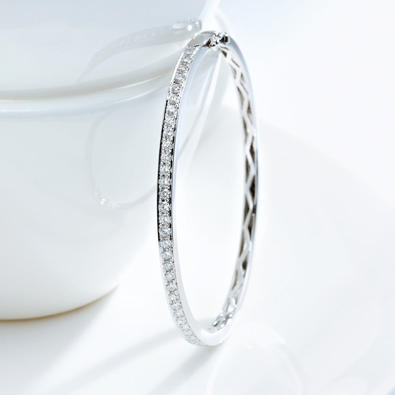 18K Gold Diamond Bangle