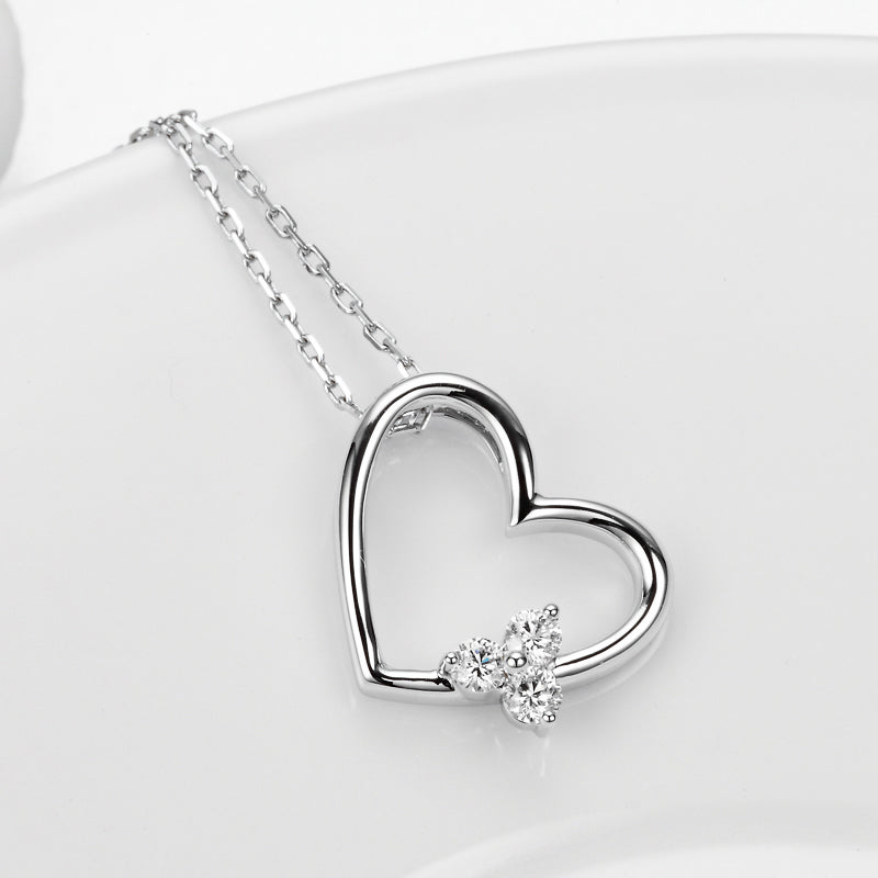 18K Gold Heart-Shaped Diamond Necklace